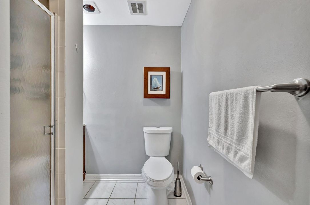 For Sale: $125,000 (2 beds, 2 baths, 992 Square Feet)