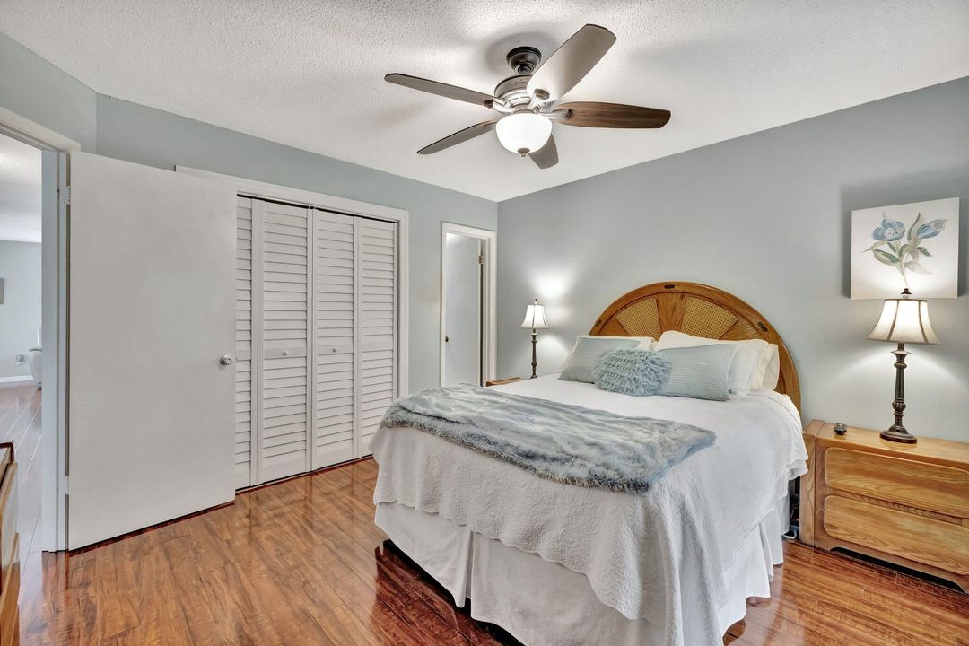 For Sale: $125,000 (2 beds, 2 baths, 992 Square Feet)