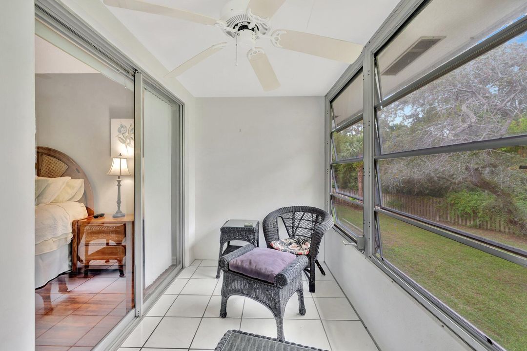 For Sale: $125,000 (2 beds, 2 baths, 992 Square Feet)