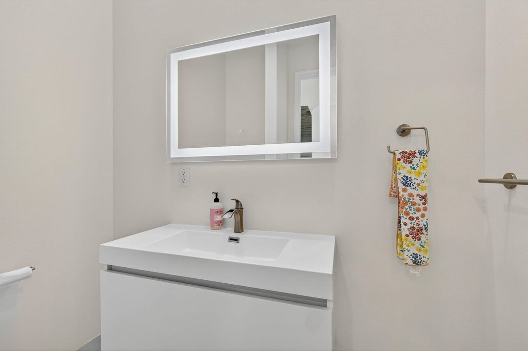 For Sale: $1,675,000 (5 beds, 5 baths, 5695 Square Feet)