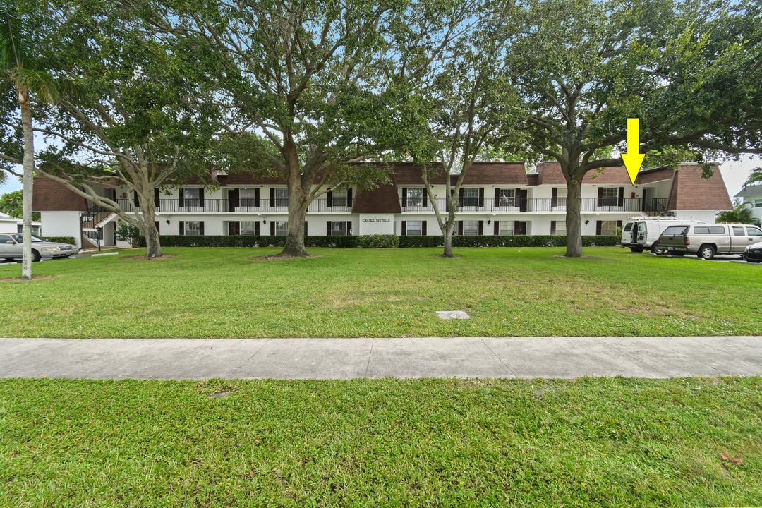 For Sale: $215,000 (2 beds, 2 baths, 915 Square Feet)