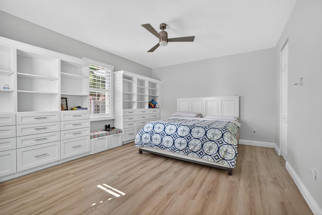 For Sale: $1,675,000 (5 beds, 5 baths, 5695 Square Feet)