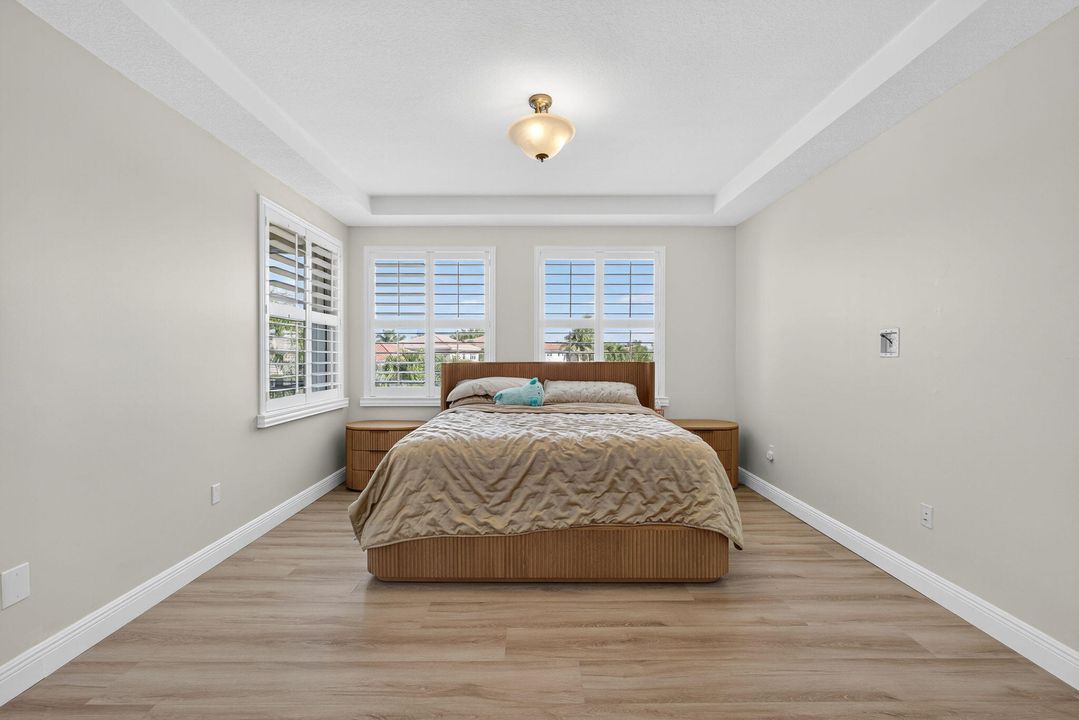 For Sale: $1,675,000 (5 beds, 5 baths, 5695 Square Feet)