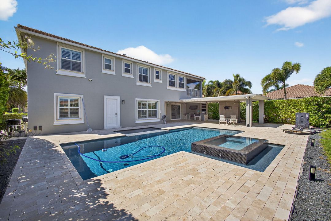 For Sale: $1,675,000 (5 beds, 5 baths, 5695 Square Feet)