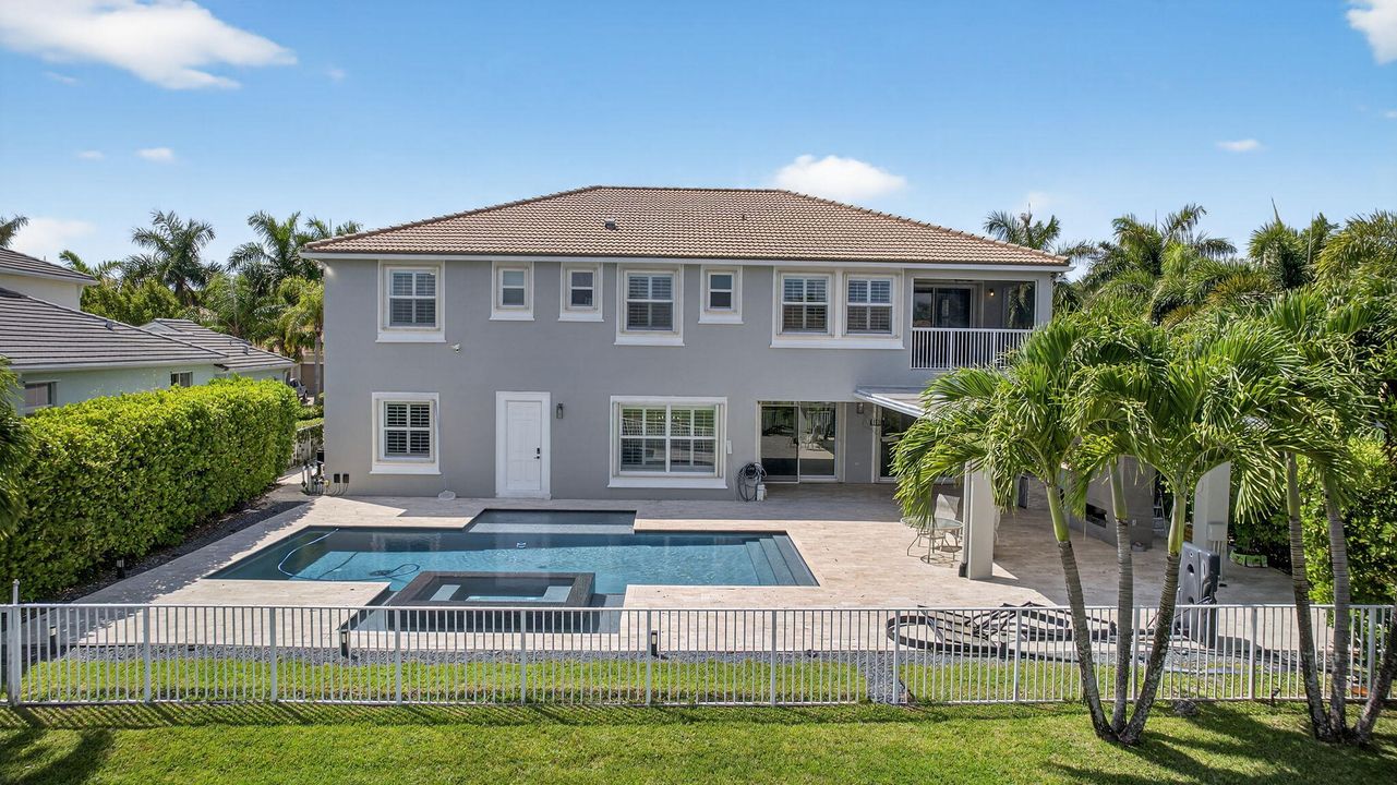 For Sale: $1,675,000 (5 beds, 5 baths, 5695 Square Feet)