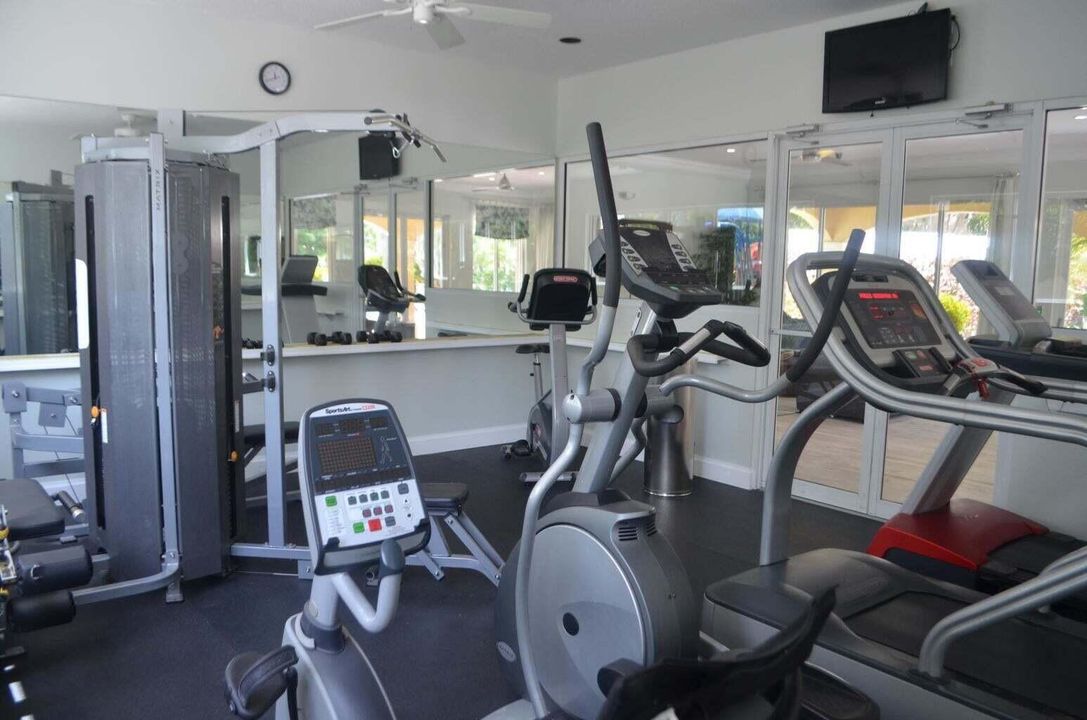 合同活跃: $675,000 (3 贝兹, 2 浴室, 1795 平方英尺)