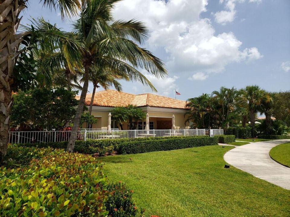 For Sale: $419,000 (2 beds, 2 baths, 1989 Square Feet)