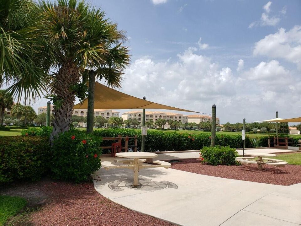 For Sale: $419,000 (2 beds, 2 baths, 1989 Square Feet)