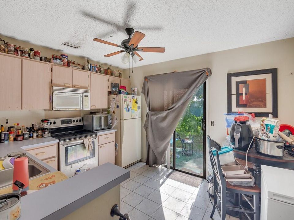 Activo con contrato: $185,000 (2 camas, 2 baños, 951 Pies cuadrados)