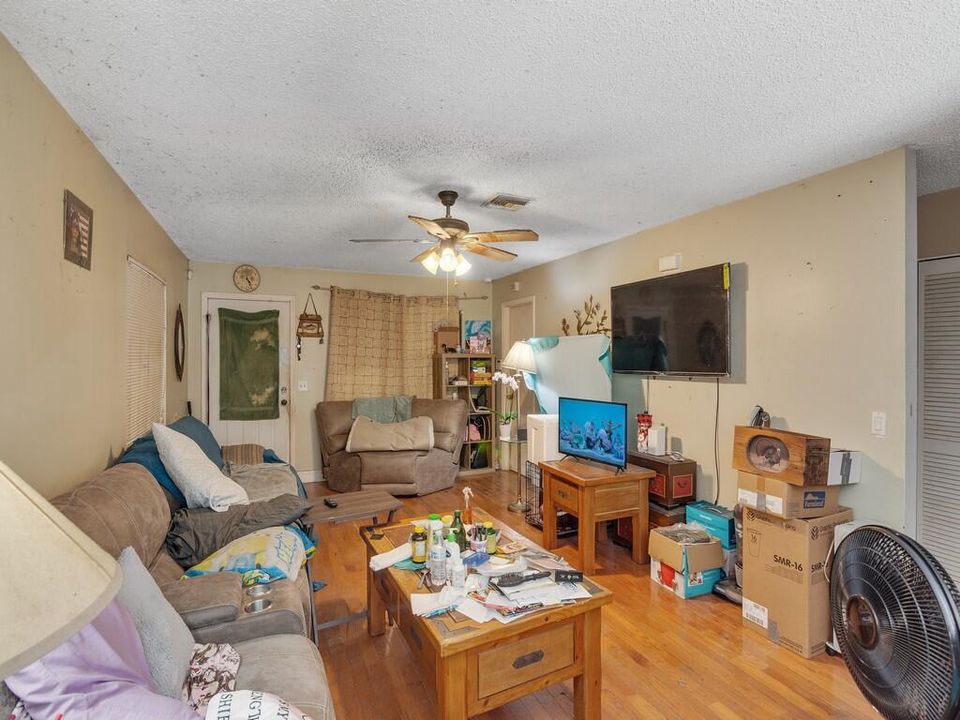 Activo con contrato: $185,000 (2 camas, 2 baños, 951 Pies cuadrados)