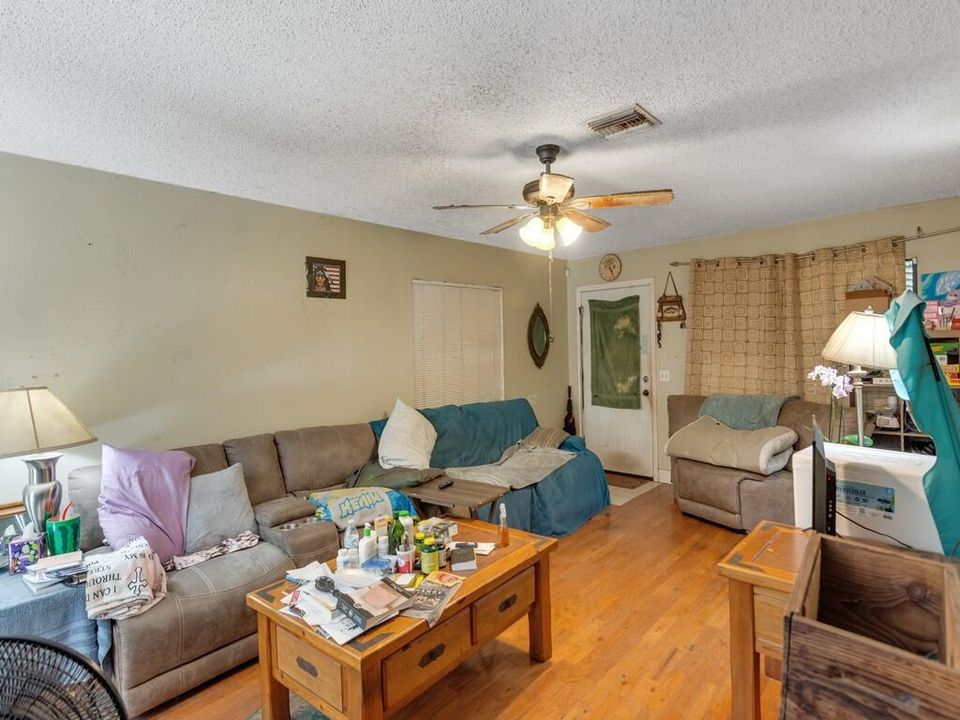 Activo con contrato: $185,000 (2 camas, 2 baños, 951 Pies cuadrados)