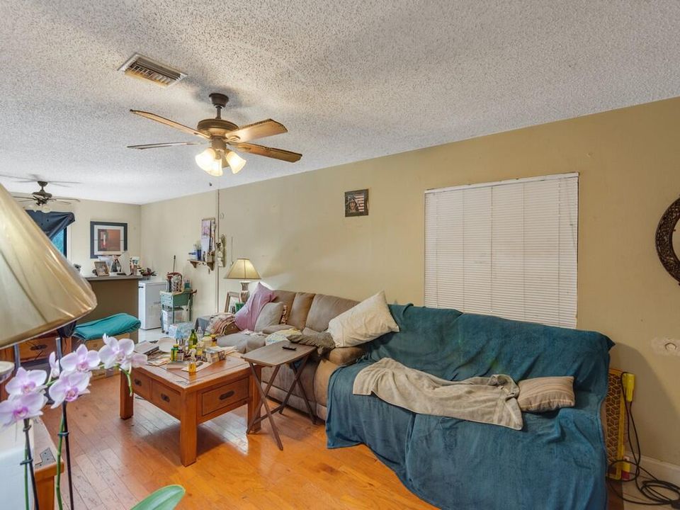 Activo con contrato: $185,000 (2 camas, 2 baños, 951 Pies cuadrados)