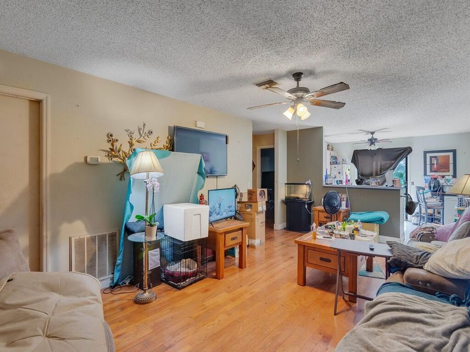 Activo con contrato: $185,000 (2 camas, 2 baños, 951 Pies cuadrados)