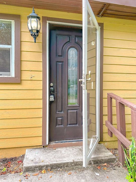 待售: $120,000 (3 贝兹, 1 浴室, 924 平方英尺)