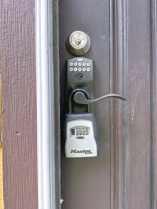 待售: $120,000 (3 贝兹, 1 浴室, 924 平方英尺)