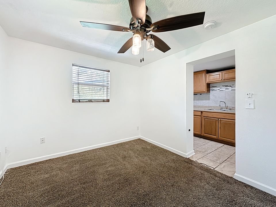 待售: $120,000 (3 贝兹, 1 浴室, 924 平方英尺)