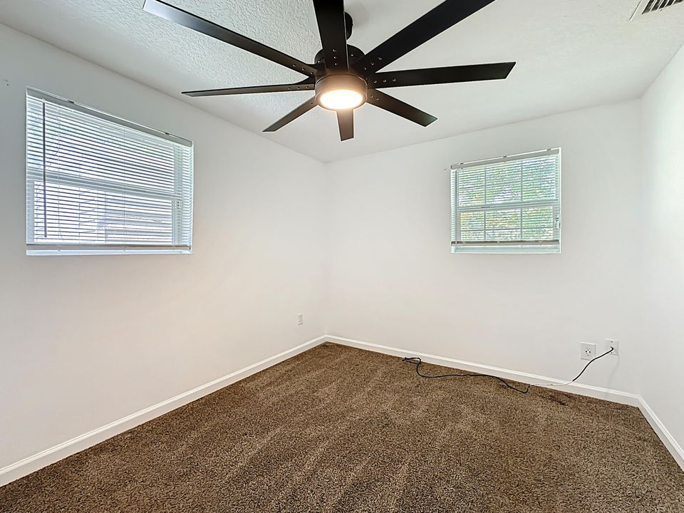 待售: $120,000 (3 贝兹, 1 浴室, 924 平方英尺)