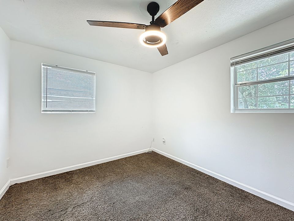 待售: $120,000 (3 贝兹, 1 浴室, 924 平方英尺)