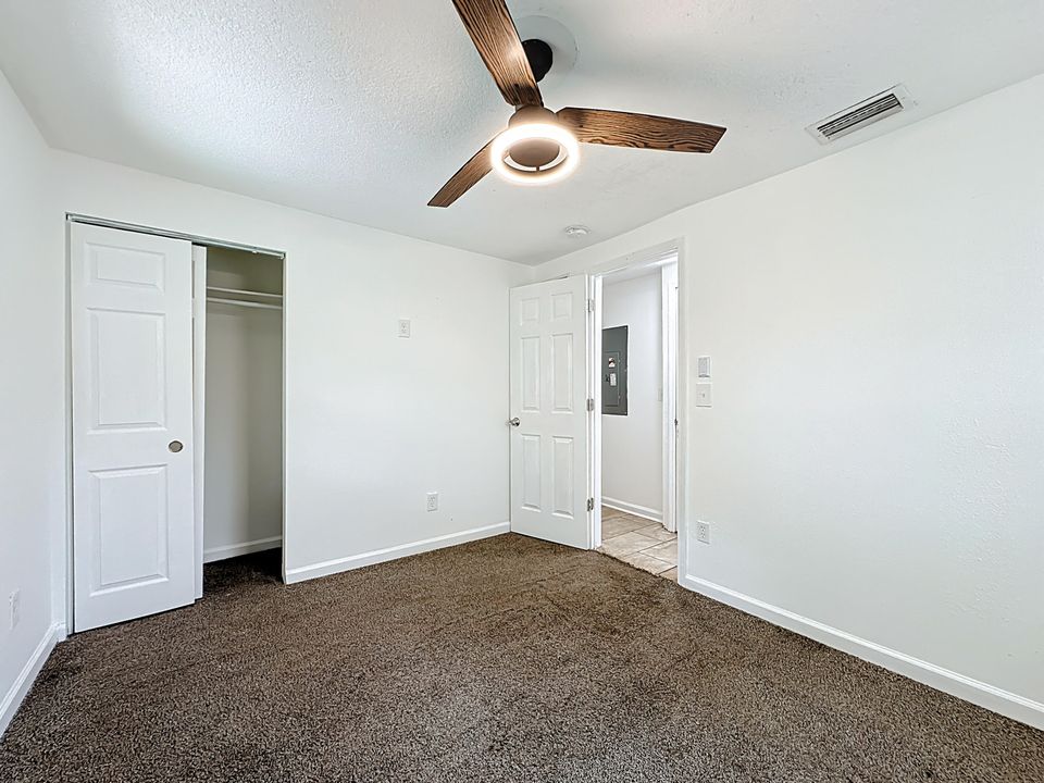 待售: $120,000 (3 贝兹, 1 浴室, 924 平方英尺)