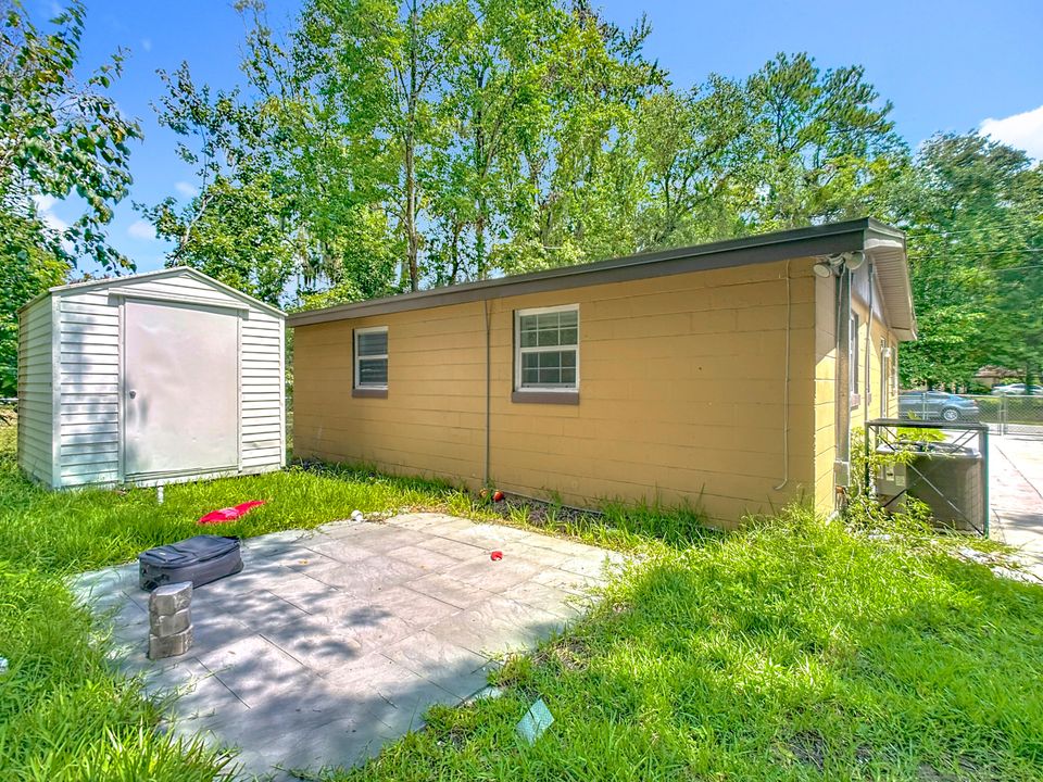 待售: $120,000 (3 贝兹, 1 浴室, 924 平方英尺)