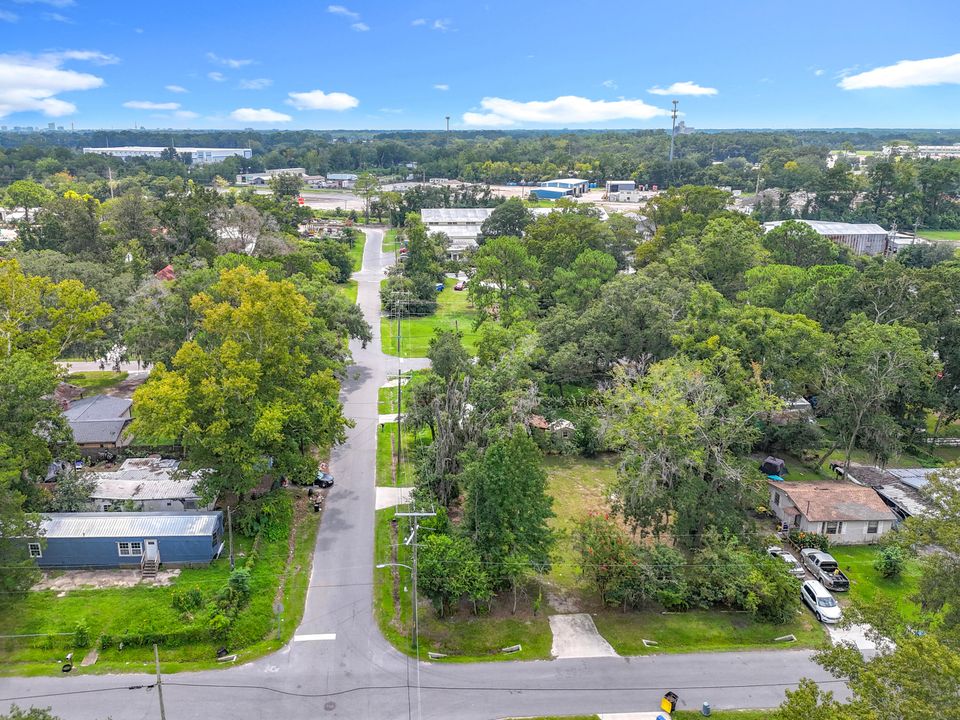 待售: $120,000 (3 贝兹, 1 浴室, 924 平方英尺)