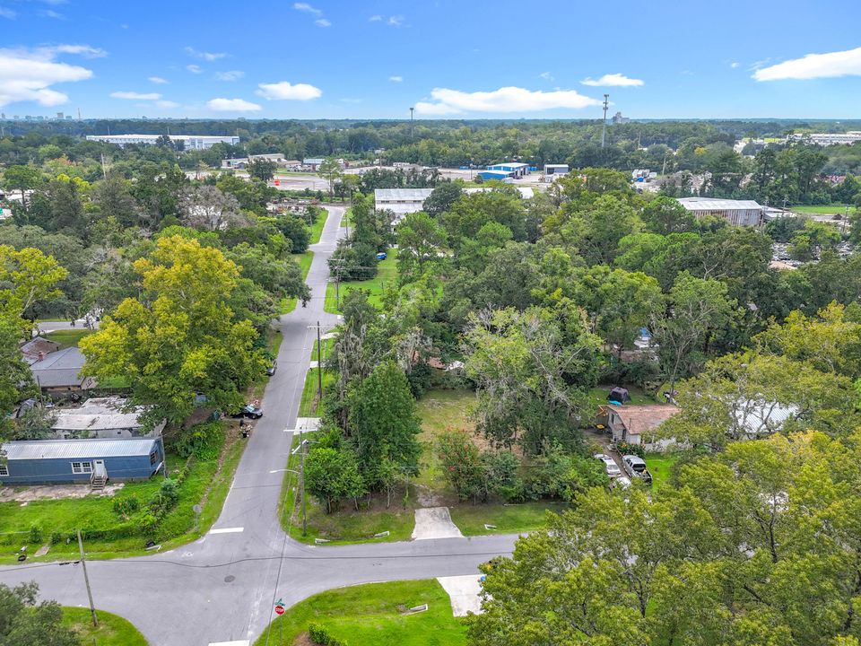 待售: $120,000 (3 贝兹, 1 浴室, 924 平方英尺)