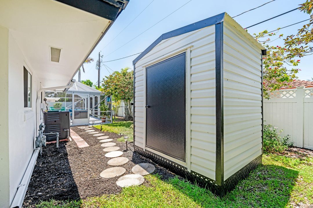 For Sale: $1,499,000 (3 beds, 2 baths, 1776 Square Feet)