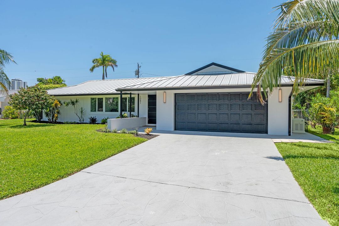 For Sale: $1,499,000 (3 beds, 2 baths, 1776 Square Feet)