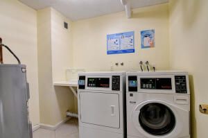 Active With Contract: $565,000 (2 beds, 2 baths, 1050 Square Feet)