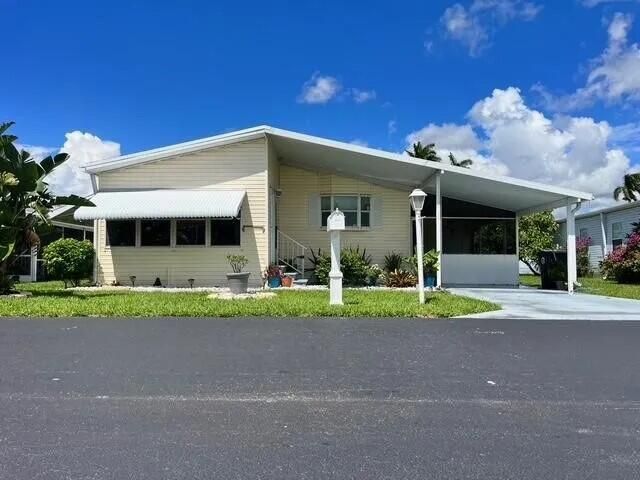 For Sale: $59,999 (3 beds, 2 baths, 1300 Square Feet)