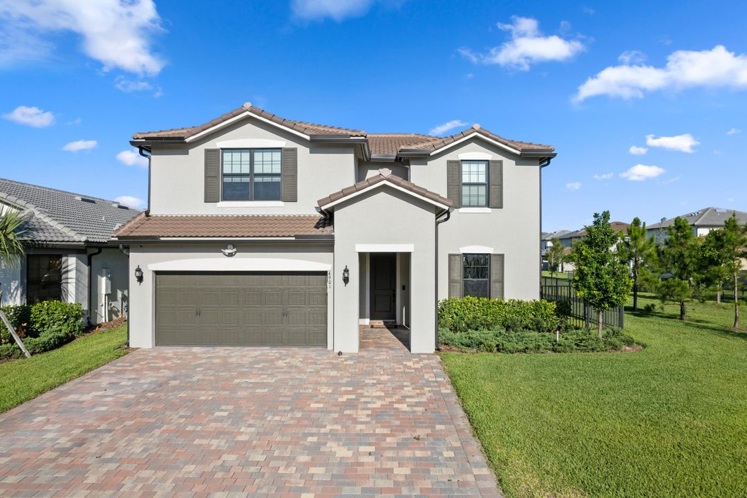 合同活跃: $4,000 (5 贝兹, 4 浴室, 2775 平方英尺)