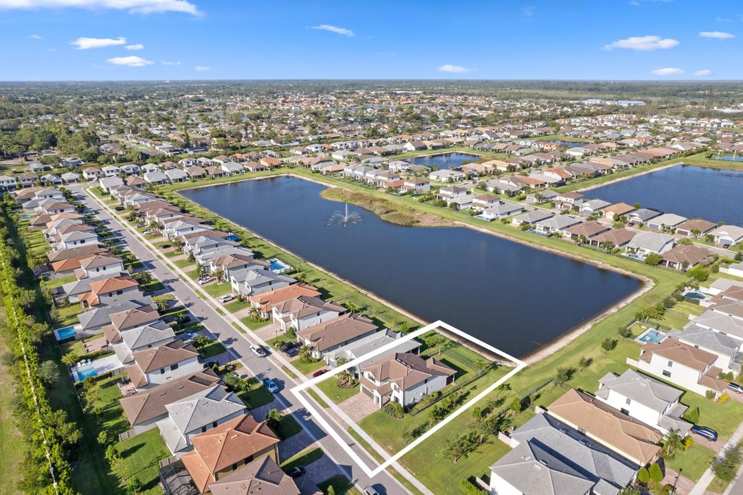 合同活跃: $4,000 (5 贝兹, 4 浴室, 2775 平方英尺)