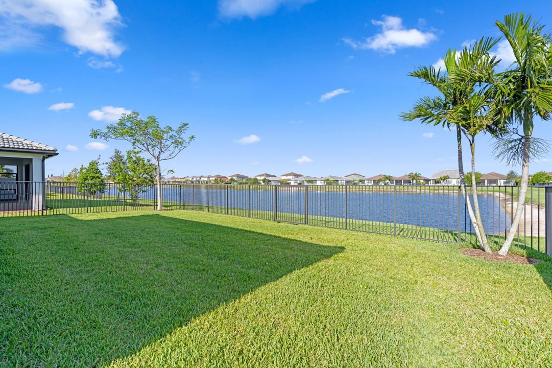 合同活跃: $4,000 (5 贝兹, 4 浴室, 2775 平方英尺)