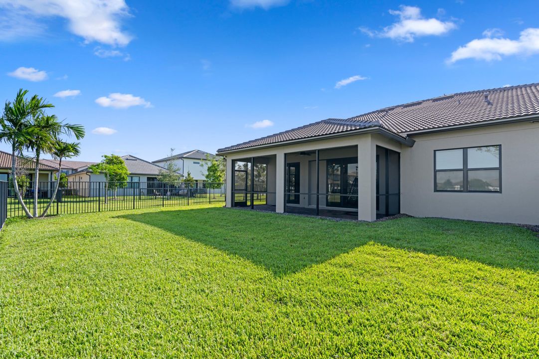 合同活跃: $4,000 (5 贝兹, 4 浴室, 2775 平方英尺)