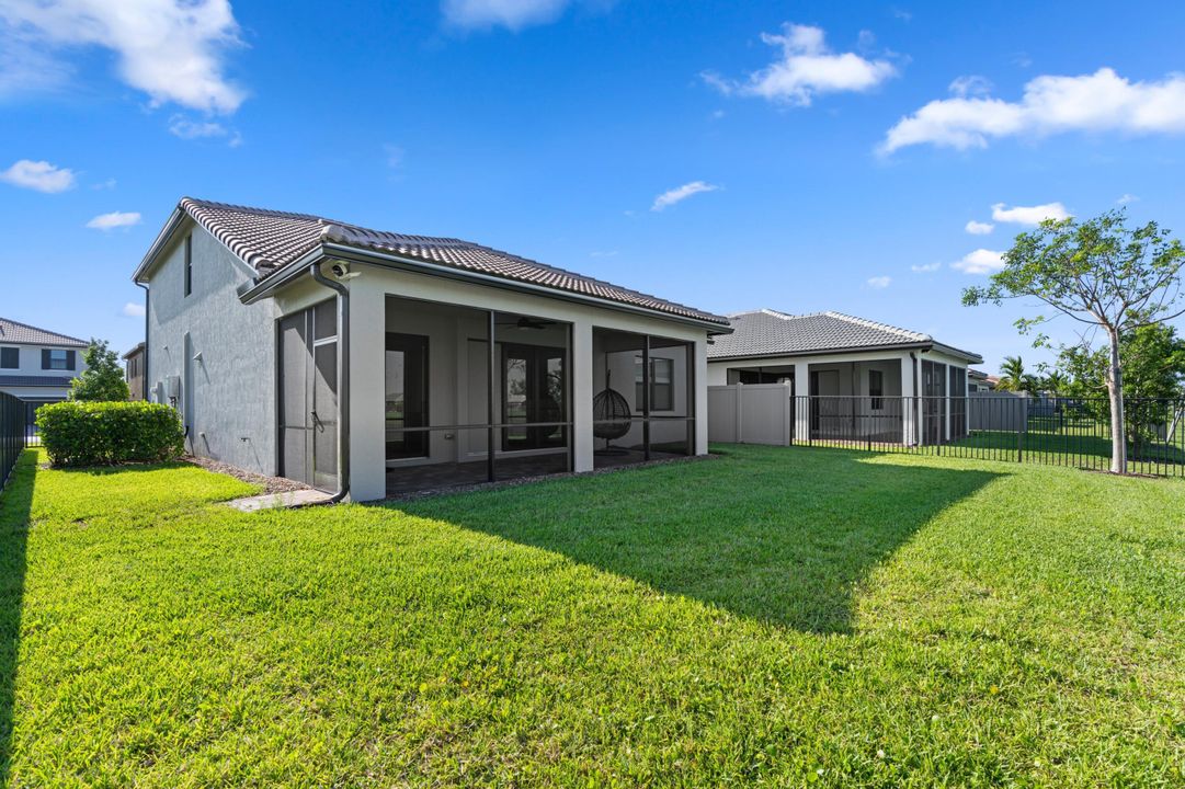 合同活跃: $4,000 (5 贝兹, 4 浴室, 2775 平方英尺)