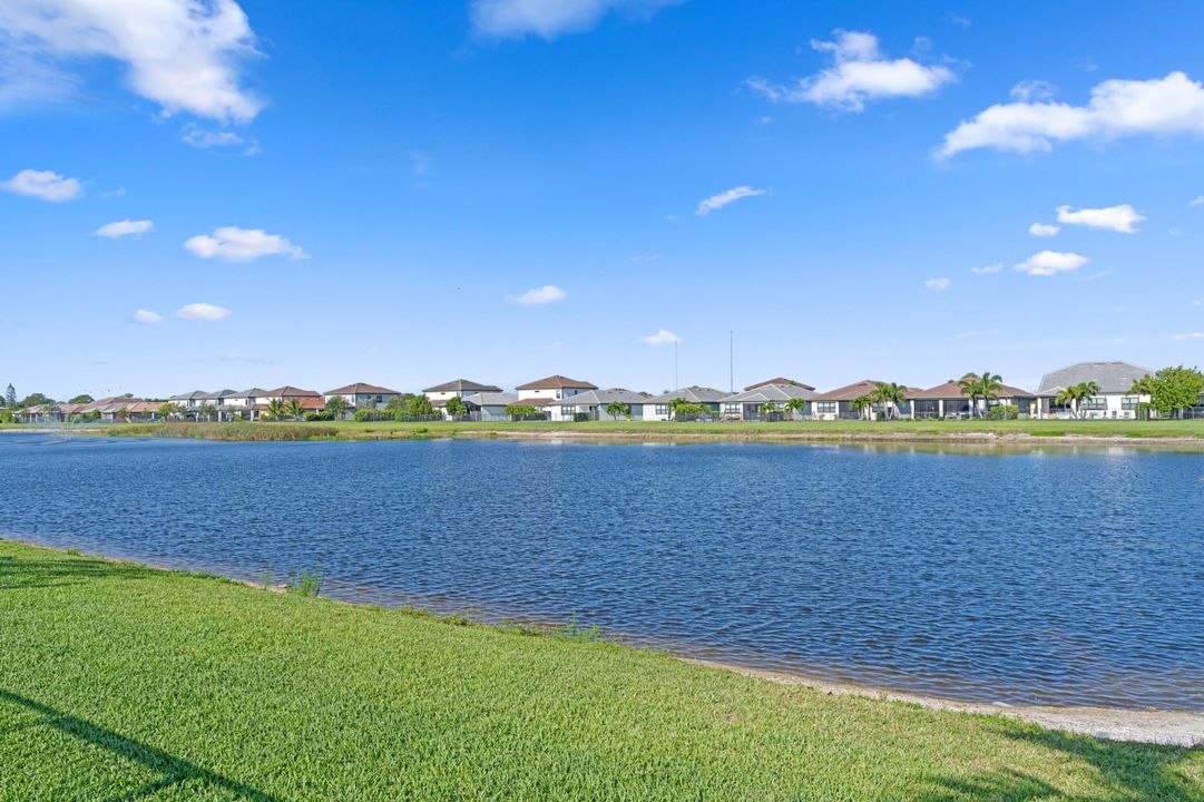 合同活跃: $4,000 (5 贝兹, 4 浴室, 2775 平方英尺)