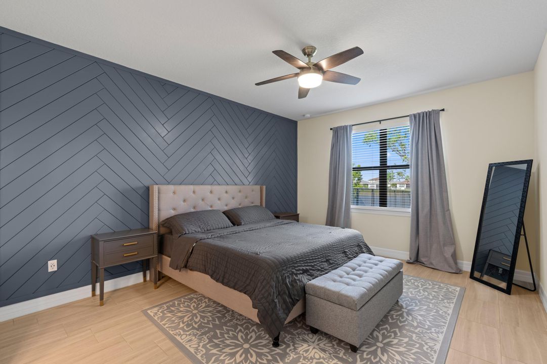 合同活跃: $4,000 (5 贝兹, 4 浴室, 2775 平方英尺)