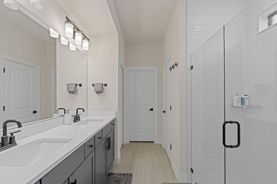 合同活跃: $4,000 (5 贝兹, 4 浴室, 2775 平方英尺)