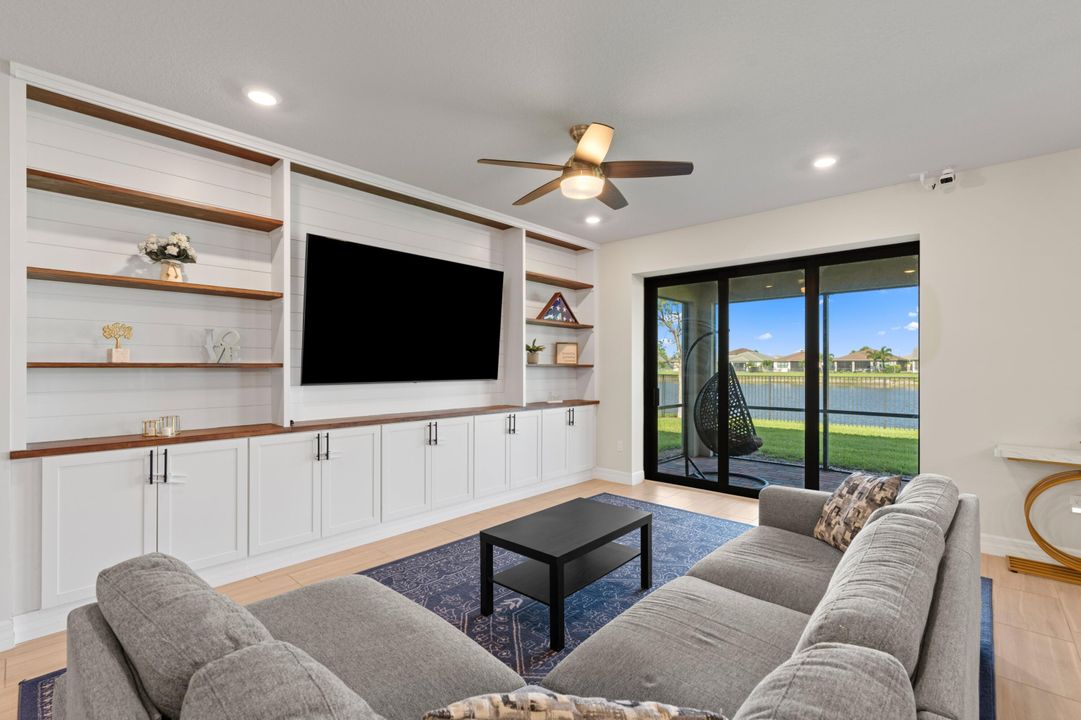 合同活跃: $4,000 (5 贝兹, 4 浴室, 2775 平方英尺)