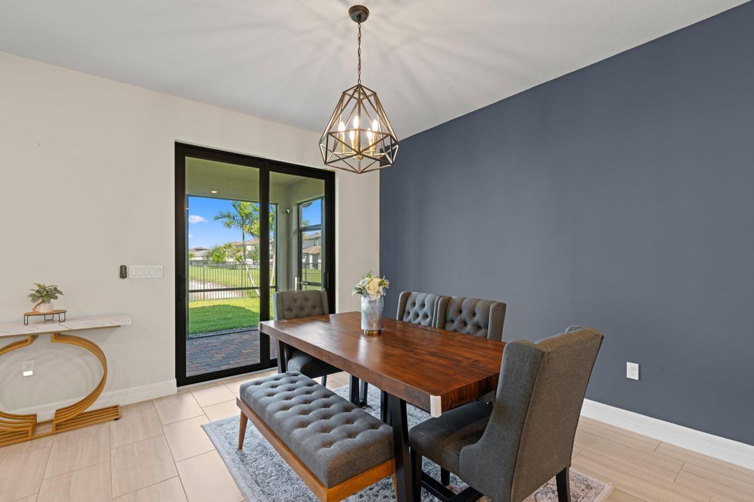 合同活跃: $4,000 (5 贝兹, 4 浴室, 2775 平方英尺)