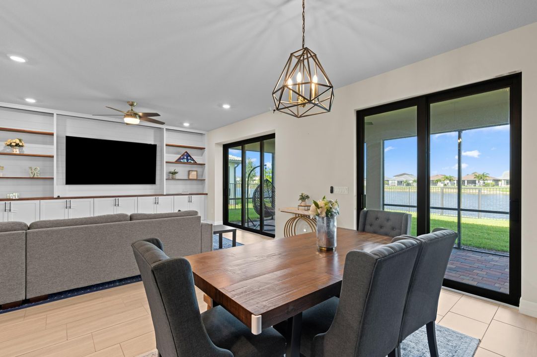 合同活跃: $4,000 (5 贝兹, 4 浴室, 2775 平方英尺)