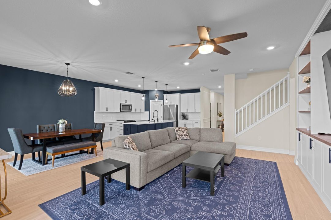 合同活跃: $4,000 (5 贝兹, 4 浴室, 2775 平方英尺)