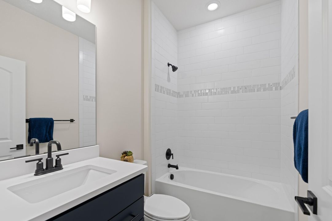 合同活跃: $4,000 (5 贝兹, 4 浴室, 2775 平方英尺)