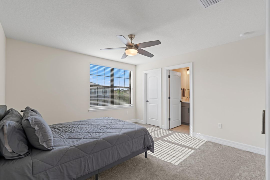 合同活跃: $4,000 (5 贝兹, 4 浴室, 2775 平方英尺)