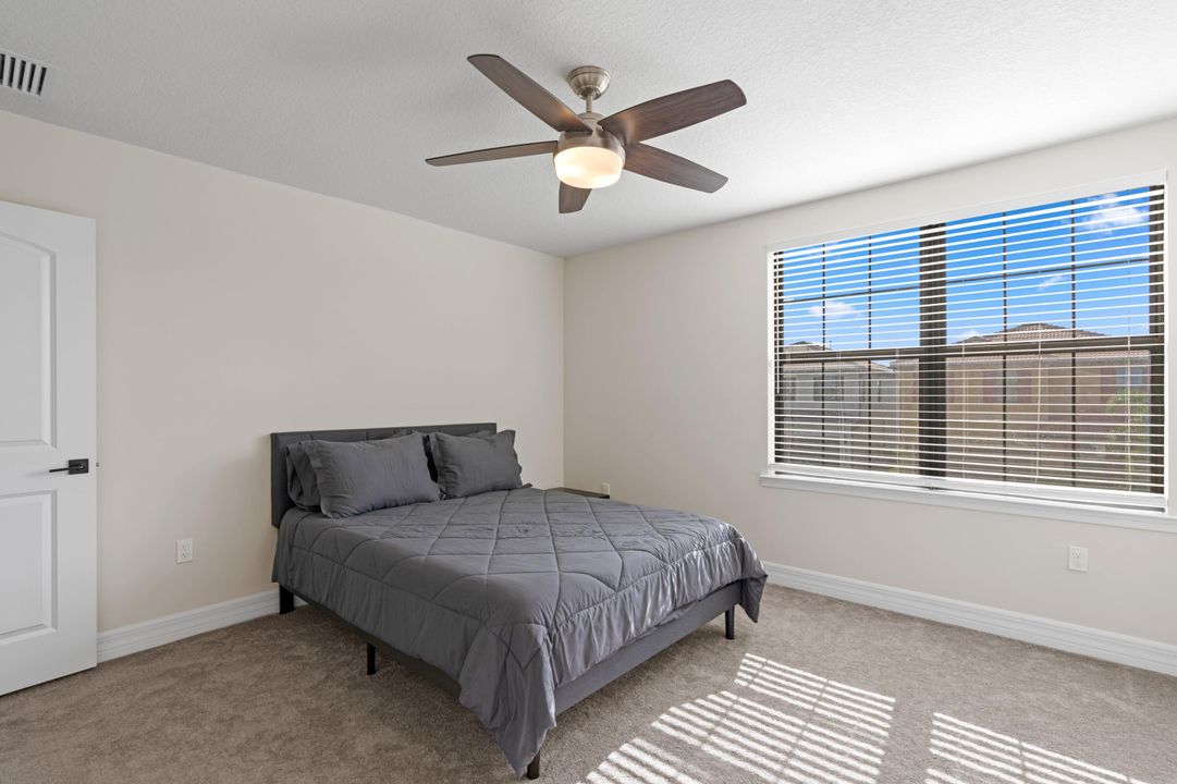 合同活跃: $4,000 (5 贝兹, 4 浴室, 2775 平方英尺)