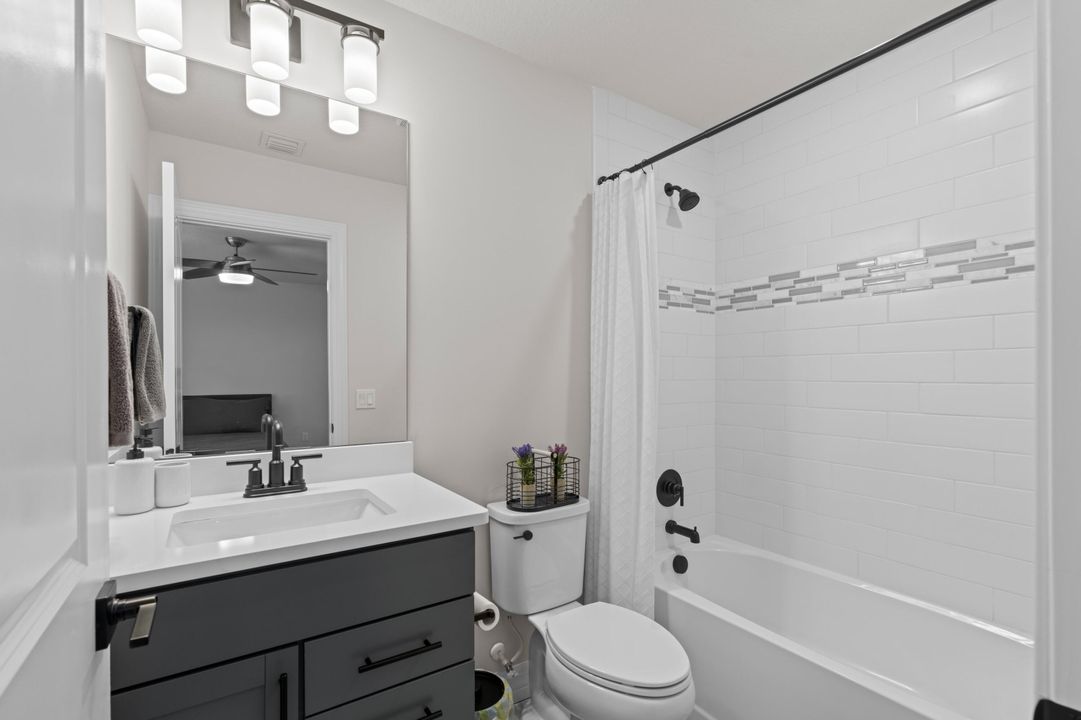 合同活跃: $4,000 (5 贝兹, 4 浴室, 2775 平方英尺)