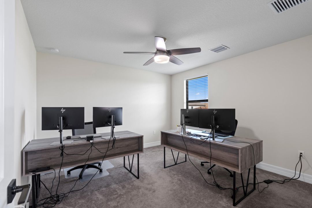 合同活跃: $4,000 (5 贝兹, 4 浴室, 2775 平方英尺)