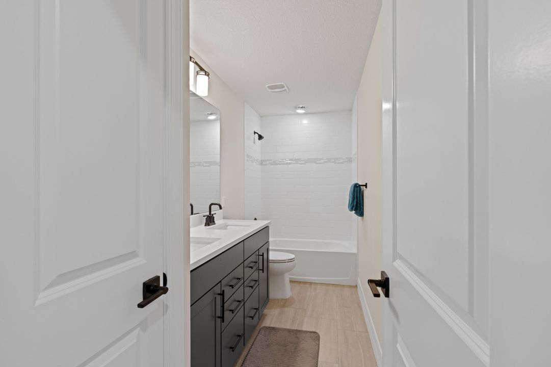 合同活跃: $4,000 (5 贝兹, 4 浴室, 2775 平方英尺)