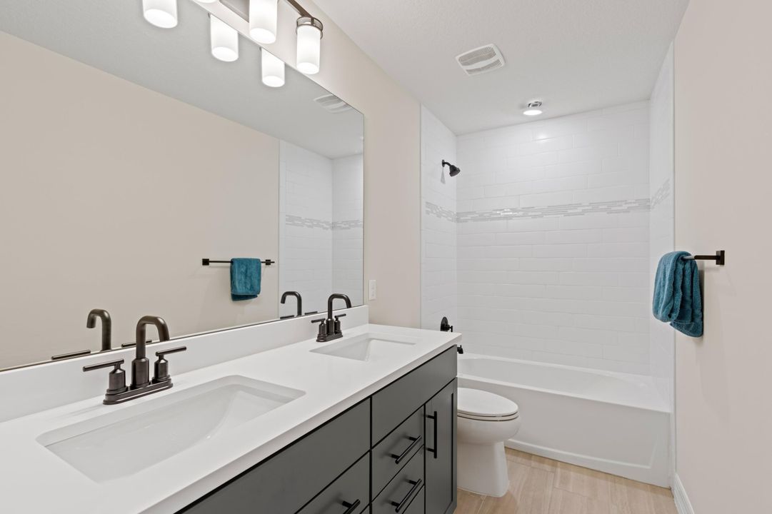 合同活跃: $4,000 (5 贝兹, 4 浴室, 2775 平方英尺)