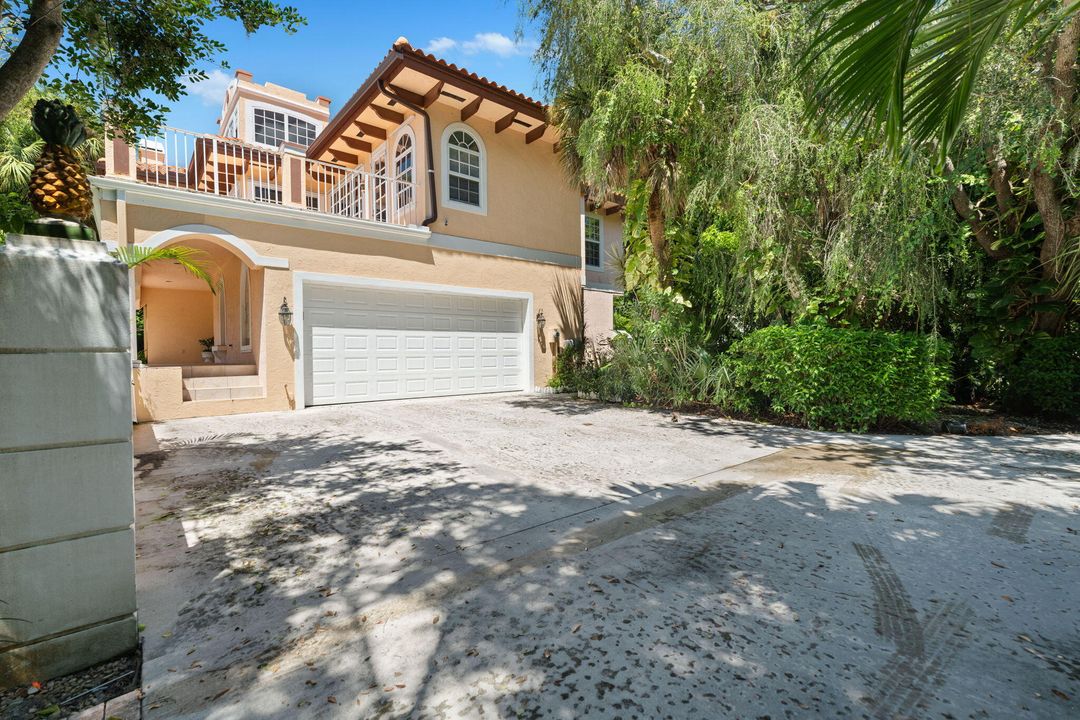 Active With Contract: $1,100,000 (4 beds, 4 baths, 3416 Square Feet)